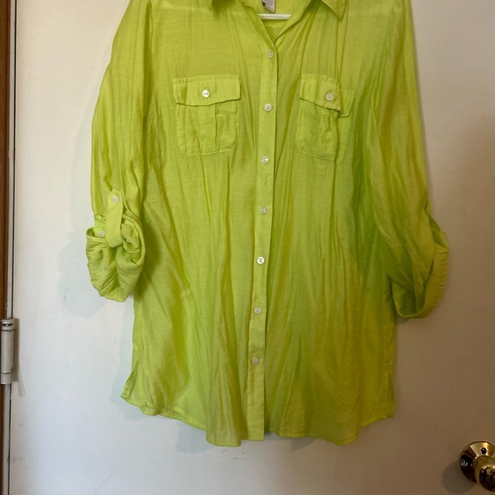 Chico's Lime Green Button-Up Roll Tab Sleeve Top Size 1 Chico's US Medium - Picture 2 of 9